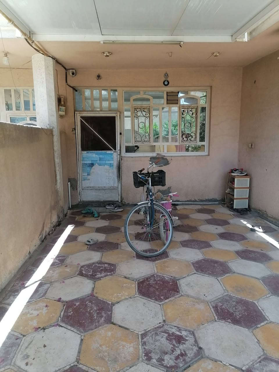 السلام عليكم بيت مساحته 170 أو 160 طابقين 4 غرف نوم البيت بلكرامه خلف مجمع الضامن أو أسواق ركن العائله طابو زراعي واجهيه 11م سعره 270 بيه مجال للاستفسار *********** واكو 100 متر بصفه لبيع طابقين السعر 160 للاستفسار ***********
