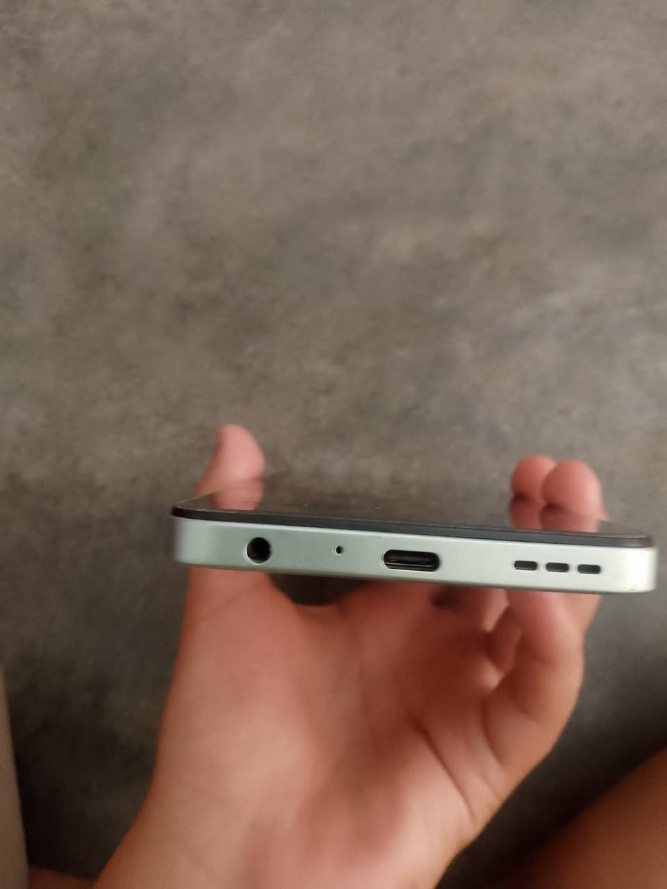 سلام عليكم لبيع 
📱 الجهاز:
 
- النوع: هاتف Blackview SHARK 6
- اللون: أخضر نعناعي (Mint Green)
- الذاكرة: 4+8 جيجابايت رام | 128 ج-
كل ملحقاتو معا الكارتون شاحنتة جديدة مال شركة 
60 فريم بلبوبجي واضح بلا العاب الجهاز شخط مابي 
سعرو مناسب {190} وبي مجال قليل مكاني الشرقاط 
رقم الهاتف ***********
