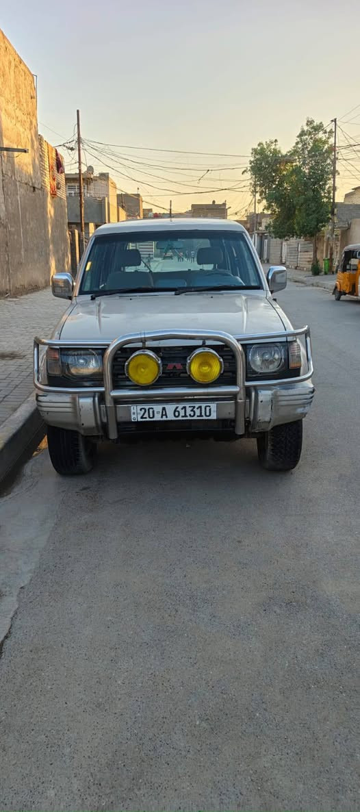 سلام وعليكم باجيرو موديل 1991
لا ضربه ولا صبغ رقم ديالى انكليزي هزه جديده 
مكينة وكير خير من الله صدر جديد بتاتري جديد 
السعر 35
العنوان شماعيه 
***********
