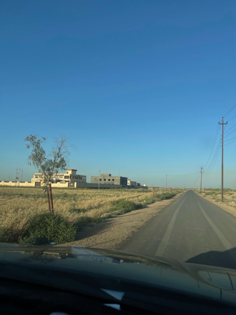 السلام عليكم للبيع 12 دونم طابو زراعي سند 25 مفوض بالطابو يعني ثاني يوم فتح بيان الاراض شوفة عينكم جداً ممتازه وموقعها كلش حلو متوفر بيها كل الخدمات ترهم سكن مزارع استثمار العنوان التاجي منطقة الشيخ عامر مقابيل سبع البور على ذراع دجله اي استفسار الاتصال بالرقم ***********