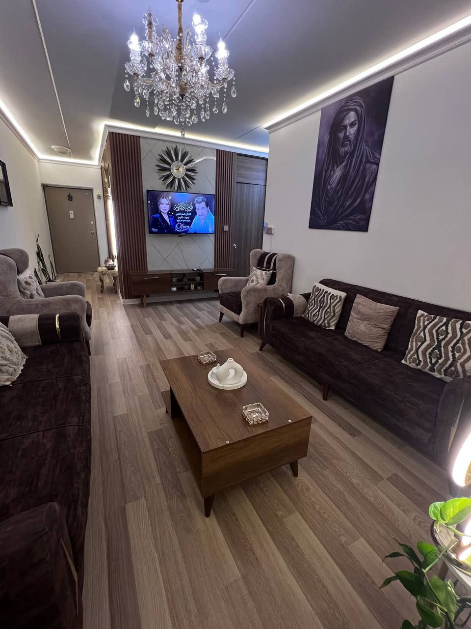 من أعمال كادرنا 
تجديد أرضية شقة نمط شرقي باستخدام الباركيه الخشب، بتنفيذ احترافي ولمسة عصرية تضيف الدفء والجمال للمكان 🤎
📍 مجمع بسماية – بناية B218
📍 العنوان: بغداد – السعدون، قرب التمثال، فرع سينما أطلس، قرب مدرسة ماما إيسر
📞 ***********
فن للديكورات الأرضية للعمارة والديكور
#باركيه #باركيه_خشب #ديكورات #ديكورات_غرف_نوم #ارضيات_خشب #بسماية #مجمع_بسماية #بغداد #السعدون #ديكور_منزلي
#WoodFlooring #WoodParquet #ParquetFlooring #InteriorDesign #BedroomDesign #BedroomDecor #HomeDecor #Basmaya #Baghdad #Iraq
