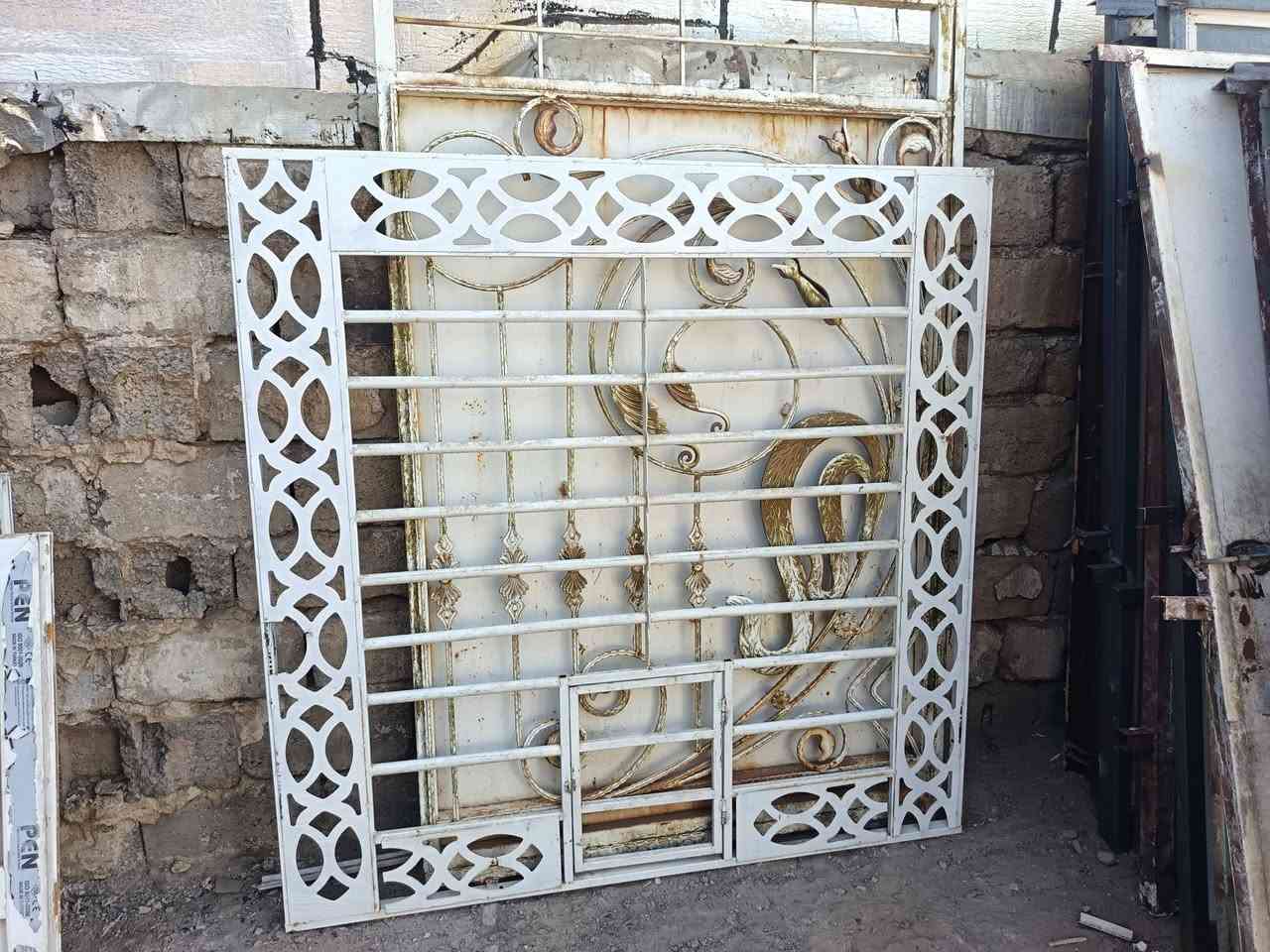 للبیع
باب  و شباك و كتیبه و باب حوش  و زاویة بناء

للتفاصیل 
واتساب 
***********
