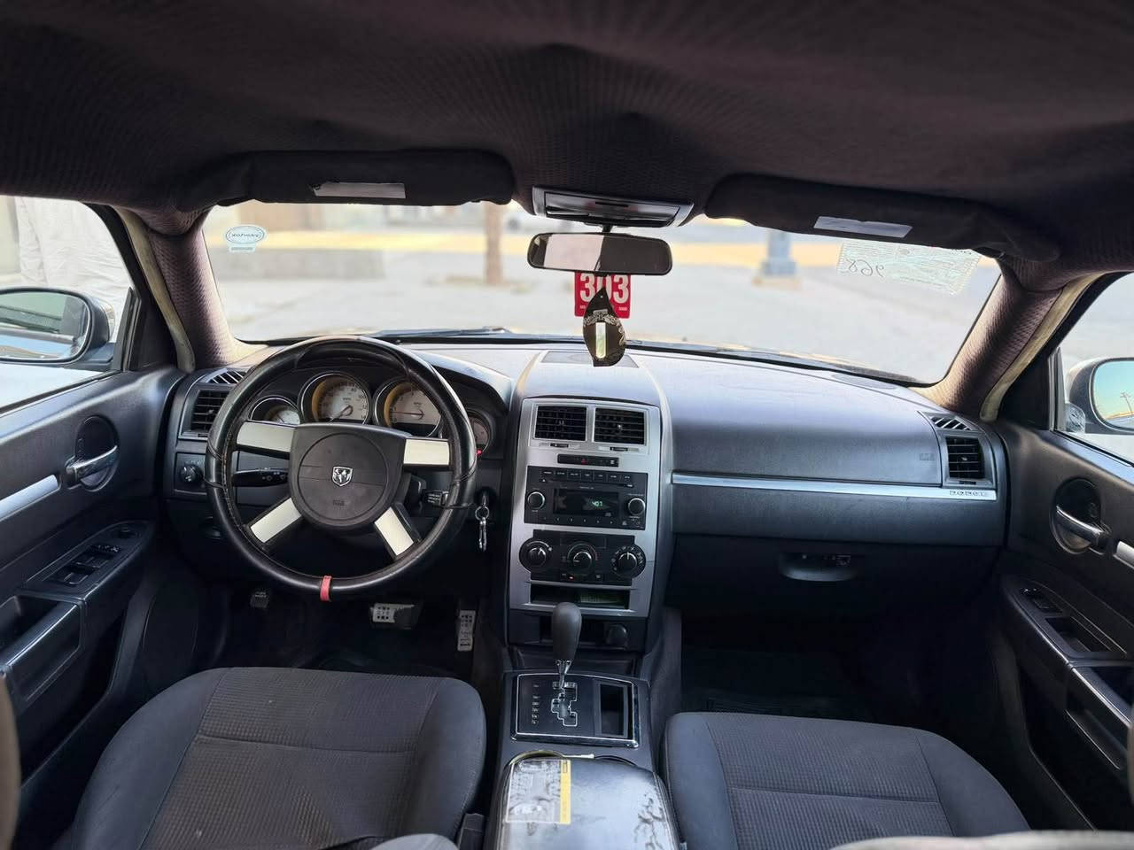 سلام وعليكم
جارجر موديل 2010 كندي 
مصفات SXt

محرك 3500  كير محرك بشرط لا صرف لا صوت لا بخار 

سنويه جديد رقم دولي بسمي شرط تحويل و كاله 

سياره بي ٤ قتعه صبخ 

سعره ٨٨ بي مجال قليل 
*********** كركوك, العراق
