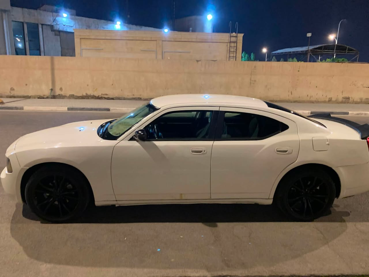 سلام عليكم جارجر 2009 خليجي بيه قطعتين وكم ملاحضاه كير ومكينه وتبريد وحداده  كفاله سياره sxt شاشه كامره كشن سايق كهربائي بسمي رقم جديد   سعر.95  *********** الاتصال
