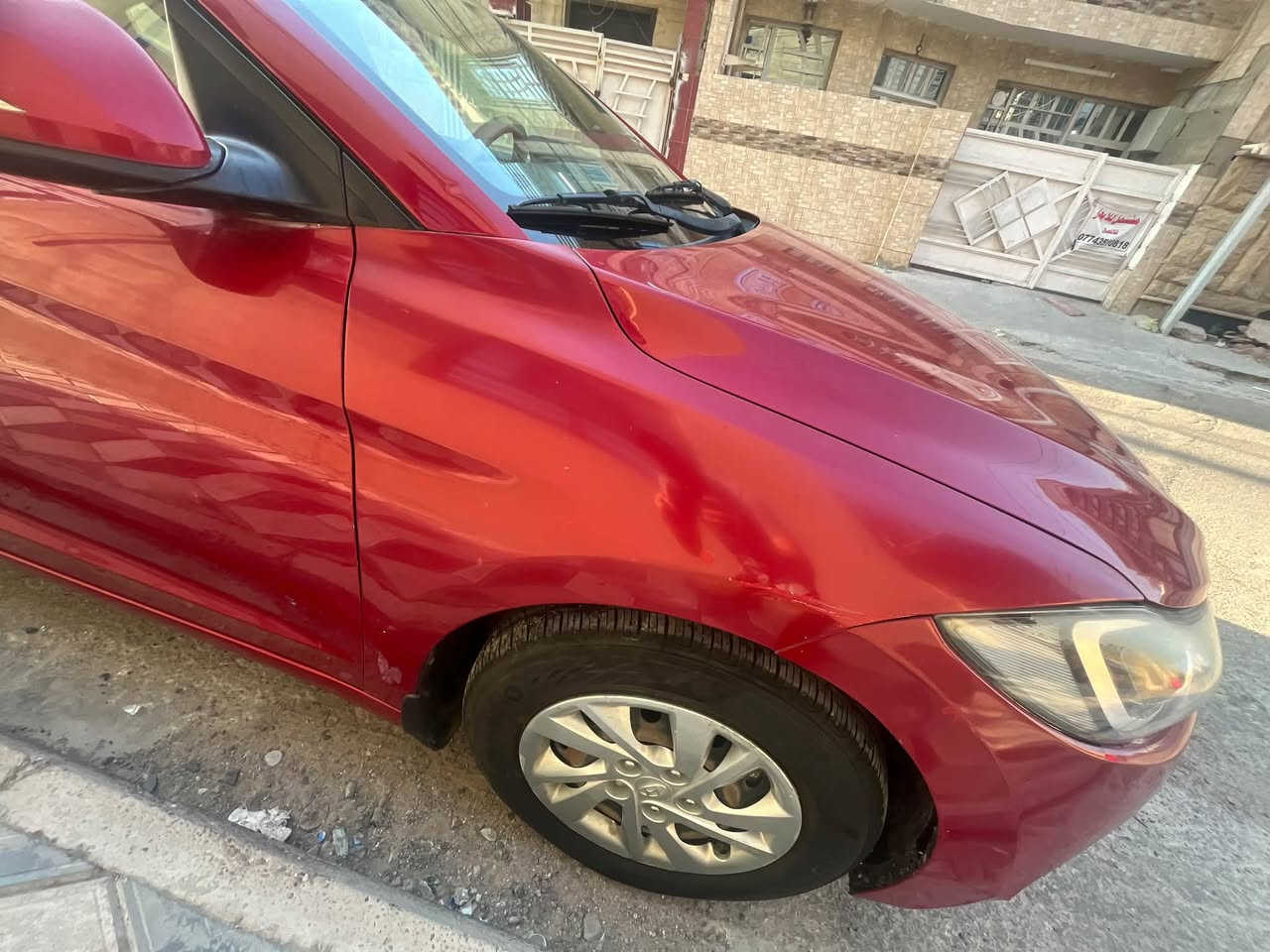 السلام عليكم
🚘 للبيع: هيونداي إلنترا 2018 خليجي

🔹 الموديل: 2018

🔹 الوارد: خليجي

محرك 2L 

🔹 اللون: أحمر 🔴

🔹 الممشى: 92,000 كم قابل للزيادة 

🔹 المواصفات: عادية

🔹 الحالة: نظيفة

✨

• حدادية صدر جديد قبل اسبوع 

• تايرات تخم KUMHO، ماشي عليها تقريباً 5,000 كم

بطارية جديدة 

• السنوية جديدة سارية لغاية 2031
السيارة بأسمي تحويل ثاني يوم 
• هزة جديدة هذا الشهر

حساسات خلفية بلادية 

كامرة خلفية 

شاشة اندوريد 

📌 ملاحظات السيارة:

جاملغ عكس سايق مبدل ومصبوغ نفس اللون والقديم موجود 

• الباب عكس السايق معدل pdrبدون صبغ 

فقط الدوسة مصبوغة  

• رصعة بسيطة بالبنيد، موضحة بالصور

• رصعة بسيطة بالقمارة، موضحة بالصور

• شخوط بالجاملغ الخلفي، موضحة بالصور

• صبغ بالدعامية ولحيم فايبر كلاس صغير 

💰 السعر:١٢٥  ورقة

📍 بغداد الكرادة

التواصل 

واتساب 

***********

نص مكتوب في الصور:
- 32°C