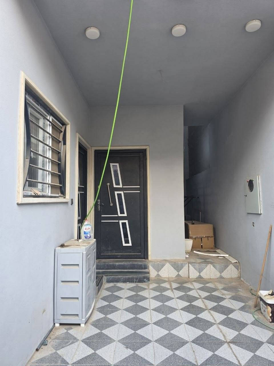 🏠✨ دار للبيع – موقع مميز قرب شقق الحدباء ✨🏠

📍 الموقع: قريب من سائدين شقق الحدباء 🏢

📌 توزيع الأراضي البلدية – فئة (أ)

🏗️ بناء حديث 2024

🔑 فارغ – استلام فوري

📜 سند طابو الزهور ملك صرف ✔️

📐 المساحة: 100 م²
↔️ الواجهة: 10 م
↕️ العمق: 10 م
🏘️ ركن على شارعين
🛣️ شارع تبليط بعرض 12 م

🏡 تفاصيل الدار:

طابقين + بيتونة

🔹 الطابق الأرضي:
• غرفة نوم

• هول

• مطبخ

• صحيات

• درج دوار

🔹 الطابق الثاني:
• غرفتين نوم 

• هول

• صحيات

• بيتونة

📞 للاستفسار والتفاصيل:
***********📱

***********📱

***********📱

🏢 مكتب السماك لتجارة العقارات

📍 الموصل – حي الصديق، بعد مرطبات البحرين، سائدين الصديق الرئيسية، مقابل مدرسة العقول المبدعة الأهلية.

بيع • شراء • تأجير • إدارة أملاك
