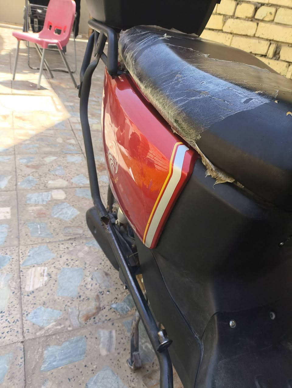 سلام عليكم عندي دراجه شحن سعره 550 وبي مجال ولله خساره هواي
شعندك مراوسه نزل 
7بطاريات 
ملف 1200
بيه سوجين وبصمتين تمشي جانت اكثر من 70كيلو 
هسه بطاريات نص عمر ابيعلك حتى مااغشك 
مكاني بغداد صليخ حي تونس بس شراي يتصل او يراسل 
***********
