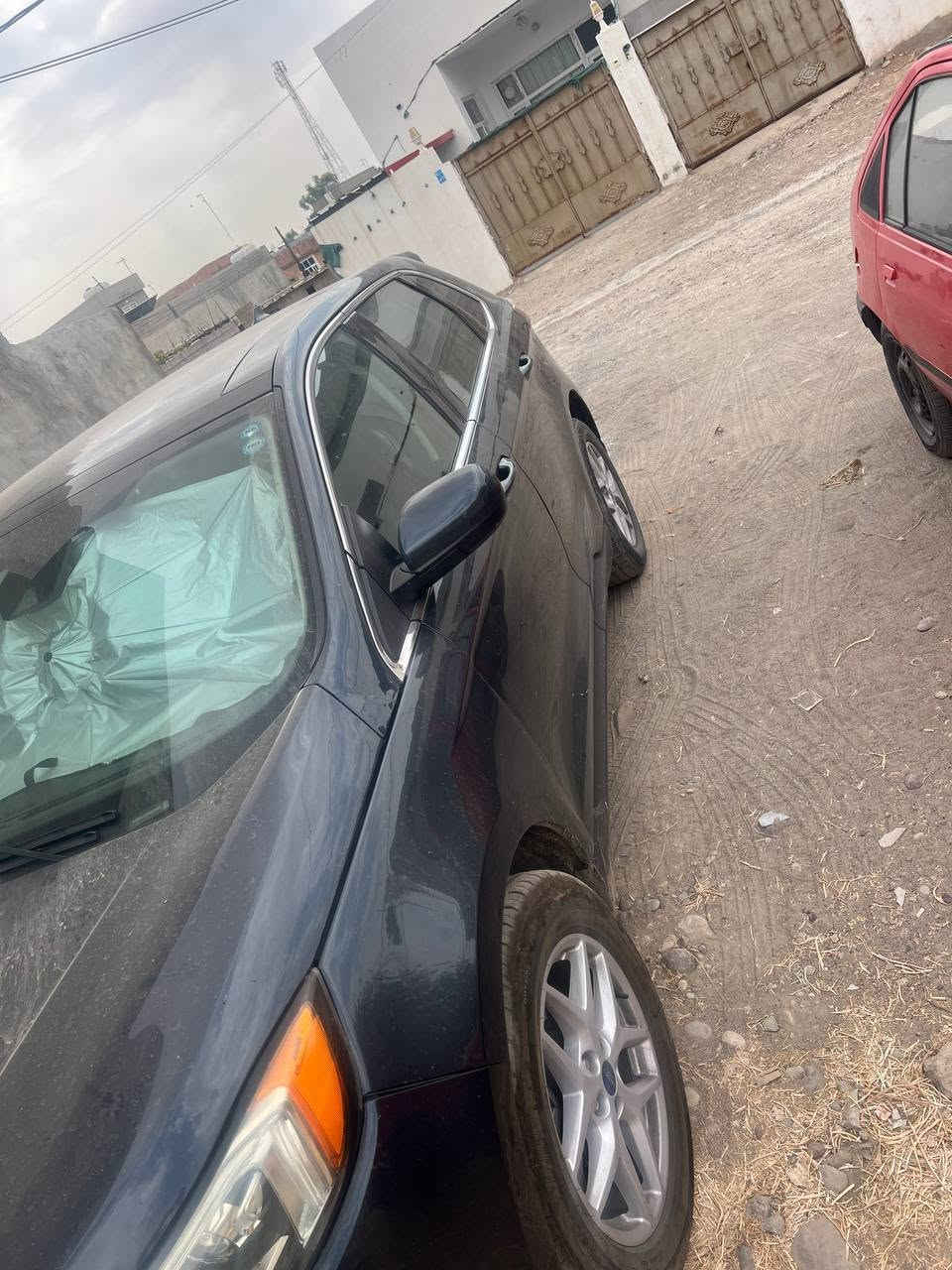 کوردی
فۆرد ئیدج (Ford Edge SEL) مۆدێل ٢٠٢٢ – قەپات مواسەفات
 * مۆدێل: 2022 (SEL Full Options)
 * ڕۆیشتوو: ٨٨ هەزار کیلۆمەتر
 * مەکینە: ٢.٠ تۆربۆ (٤ پستۆن) – بە بەنزینی ئاسایی بێ کێشە کار دەکات
 * سیستەمی جوڵە: دەبڵ ئەکسل (AWD)
 * سویچ: ٢ بەسمەی شەریکە
مواسەفات:
 * سەقفی پانۆراما
 * ڕاداری پێشەوە، سیستەمی دژە پێکدادان (Anti-Collision) و ئۆتۆ برێک
 * دیاریکردنی هێڵی ڕێگا و ئاگادارکردنەوە لەکاتی بەردانی سوکان
 * ئۆتۆ ستارت و شەت داون (Auto Start/Stop)
 * گێڕ ماوس، برێک دوگمە و ئۆتۆ هۆڵد
 * شاشە گەورەی تێسلا و کامێرای دواوە
 * تەحەکوم سوکان و تحدید سرعە (Cruise Control)
 * سندوق شەفت (کارەبایی)
 * کوشین جڵدی کارەبایی لەگەڵ هیتەر
 * شەحنی بێتەل (Wireless Charger)
 * ئاوێنە کارەبایی
بۆیاخ و دۆخی بەدەن:
 * ٣ پارچە بۆیاخ (بۆنیت، چامڵغی سایەق، سندوق)
 * سەر چامڵغی سایەق ١٠ سم ساردەکوتی هەیە (لە سۆنەر دیارە)
 * دەعامی و لایتەکانی پێش و دوا بیلادین (دەعمی قورس نییە)
 * سەیارەیەکی توندوتۆڵ، خاوێن و بێ مەسڕەفە
مەرج، نرخ و گۆڕینەوە:
 * بە شەرتی بەناوکردن و تەحویل (غەرامە لە ئەستۆی خۆمە)
 * گۆڕینەوەش (مراوەژە) دەکەم بە سەیارەیەک بە دڵم بێت
 * نرخ: ١٦٧ گەڵا (١٦,٧٠٠$) و مەعامەلە
 * پەیوەندی (تەنها واتسئەپ بۆ کڕیار): ***********
العربية
فورد إيدج (Ford Edge SEL) موديل 2022 – فل مواصفات (أعلى فئة)
 * الموديل: 2022 (SEL Full Options)
 * المسافة المقطوعة: 88,000 كم
 * المحرك: 2.0 لتر تيربو (4 سلندر) – يعمل بالبنزين العادي بسلاسة وبدون أي مشاكل
 * نظام الدفع: دبل أكسل / دفع رباعي مستمر (AWD)
 * المفاتيح: 2 ريموت بصمة بلادي
المواصفات والتقنيات:
 * سقف بانوراما بالكامل
 * رادار أمامي، نظام مانع التصادم (Anti-Collision) وفرملة تلقائية للطوارئ (Auto Brake)
 * نظام المحافظة على المسار مع تنبيه عند ترك المقود
 * نظام التشغيل والإطفاء التلقائي (Auto Start/Stop)
 * ناقل حركة دوار (جير ماوس)، بريك إلكتروني مع أوتو هولد
 * شاشة تسلا الكبيرة مع كاميرا خلفية
 * تحكم ستيرن متكامل ومثبت سرعة (Cruise Control)
 * صندوق خلفي كهربائي (شفط)
 * كشنات جلد كهربائية مع تدفئة (هيتر)
 * شاحن هاتف لاسلكي (Wireless)
 * مرايا جانبية كهربائية
حالة البودي والصبغ:
 * الصبغ 3 قطع (البونيد / الغطاء الأمامي، الجاملغ جهة السائق، الصندوق الخلفي)
 * رأس الجاملغ جهة السائق يحتوي على تعديل بارد بسيط حوالي 10 سم (موضح في الفحص)
 * الدعاميات واللايتات بلادية بالكامل (الحادث خفيف)
 * سيارة قمة في النظافة وبدون أي مصاريف
الشروط، السعر والمراوس:
 * بشرط التحويل والوكالة (أي غرامات مرورية يتحملها البائع بالكامل)
 * مجال للمراوس بسيارة مناسبة حسب القناعة
 * السعر: 167 ورقة (16,700$) وقابل للمفاوضة البسيطة
 * للتواصل (واتساب فقط للجادين والشراية): *********** أربيل, العراق
