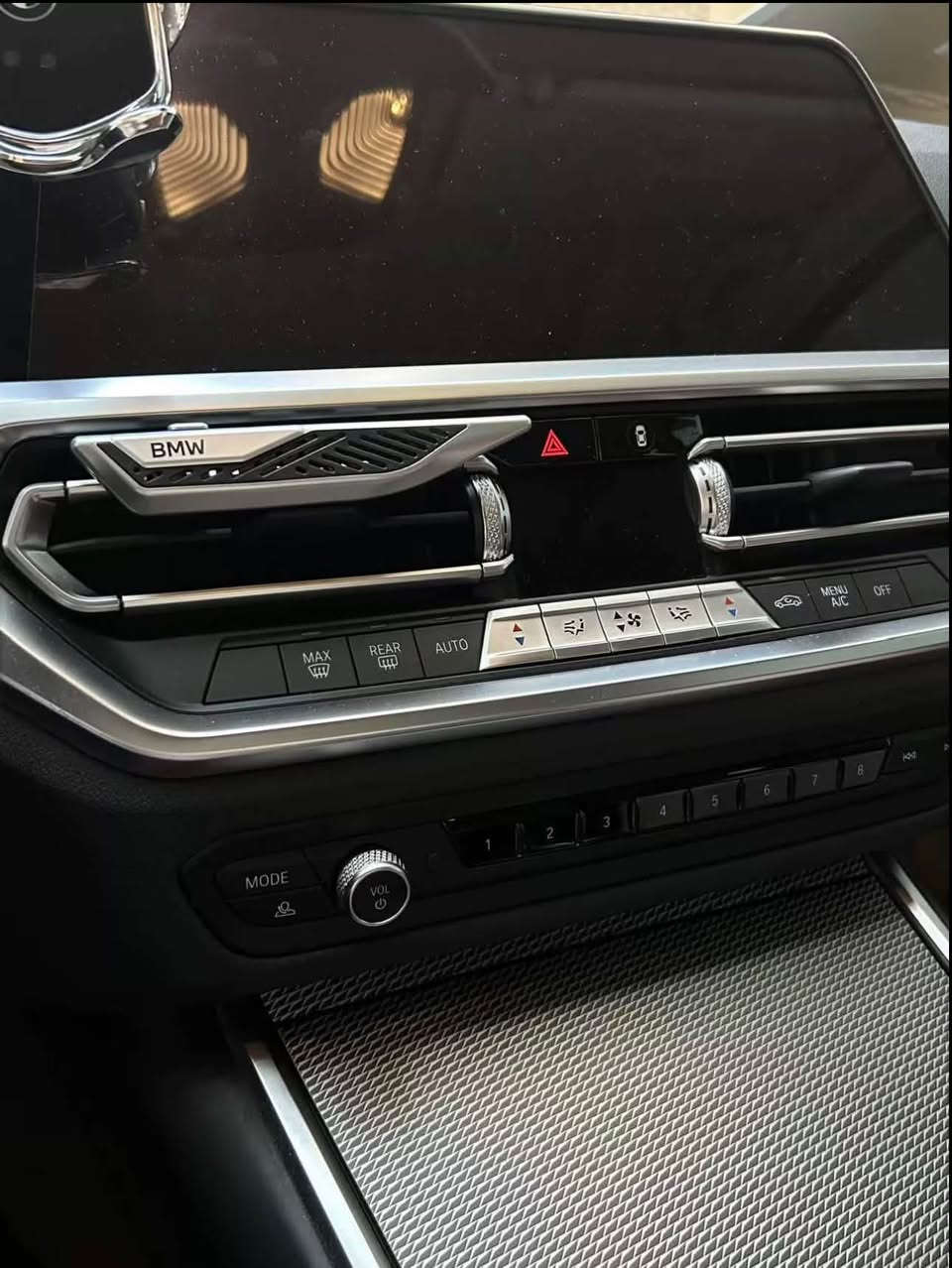 معطر منBMW
المعطر+ اربع عطورات 

متوفر كميه محدوده

بيج الانستكرام:M_Carbonstore

للتواصل واتساب:***********
