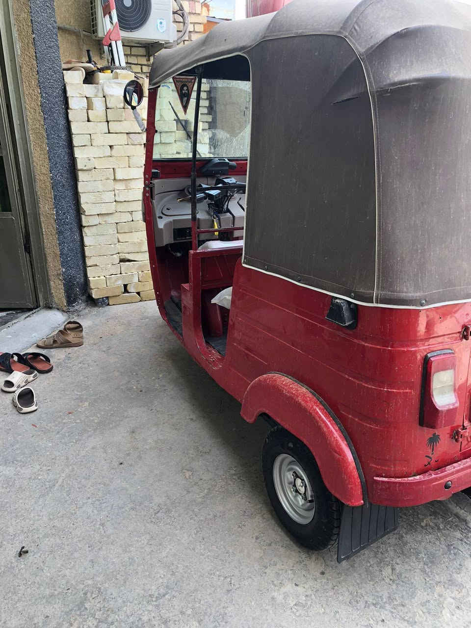تكتك للبيع ب 6500 مسجعل وبيه مجال *********** بغداد مدينة
