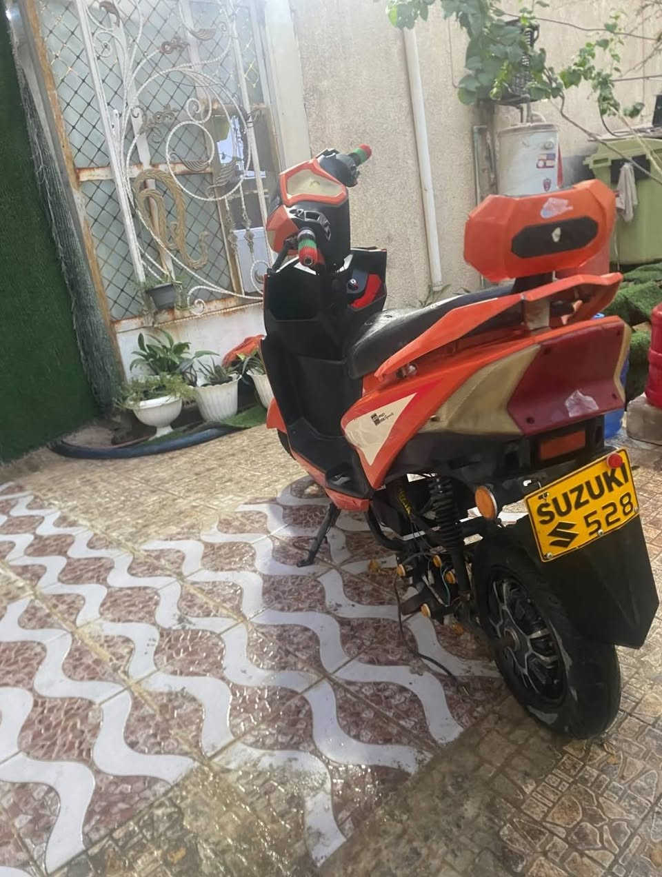 مكلف بلنشرر
دراجه سكنس شحن كلشي شغال بيها بس الكلوب الأمامي يحتاجلها بس بطاريات وياها عقل جديد وشاحنه مكاني بغداد ابو غريب السعر 200 قفل
*********** واتساب
