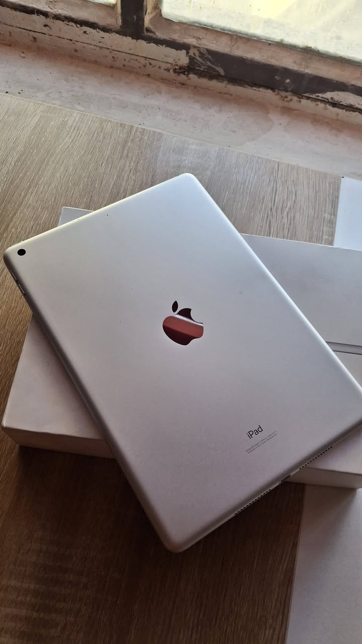 ايباد 8 ذاكرة 128GB لون سلفر 
(مبدل بطارية و البصمة واكفه بس البصمة بس الزر يشتغل طبيعي)
الباقي مكفول
السعر 160 الف (بي مجال قليل )
***********
العنوان بغداد الدورة الميكانيك
