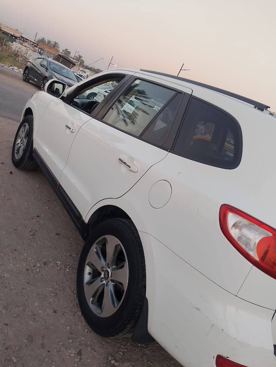 سلام عليكم للبيع 
سنتافي 2009خليجي
7راكب تلاث قطع تبريد شغال
كشنات جلد 
مري شفط
السعر 115وبيه مجال 
محرك كير خير من الله 
***********
