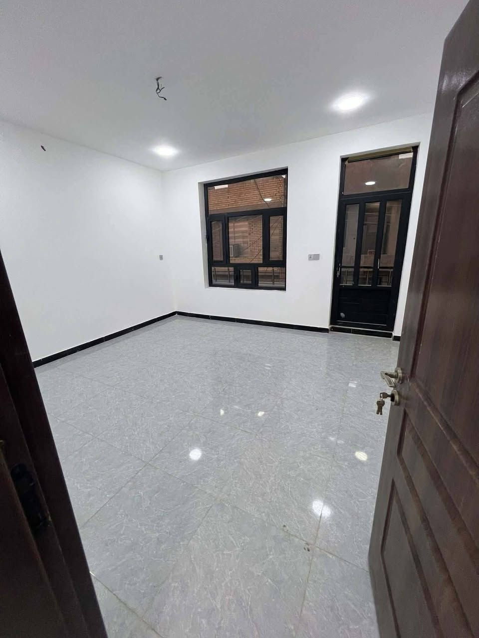 السلام عليكم
🏠#الدارللبيع 80متر واجهيه 5متر نزال 16متر

 طابقين وبيتونه  بناء حديث وتصميم متكامل✨️

 يحتوي البيت. ع[3غرف نوم -استقبال -صحيات عدد2- ومطبخ] البيت شغل درجة اولى✨️

⬅️ مع الخدمات[ماي-كهرباء- تبليط ]✨️

⬅️نوع العقار  طابو زراعي سند 25 اقرار محكمه 

⬅️العنوان #بغداد_الدوره_البوعيثه   
       مجمع العدل الاول 

🔶️السعر جدا مناسب
 
🔴للاستفسار  خاص او الاتصال ع  الرقم 

☎️***********

☎️***********
