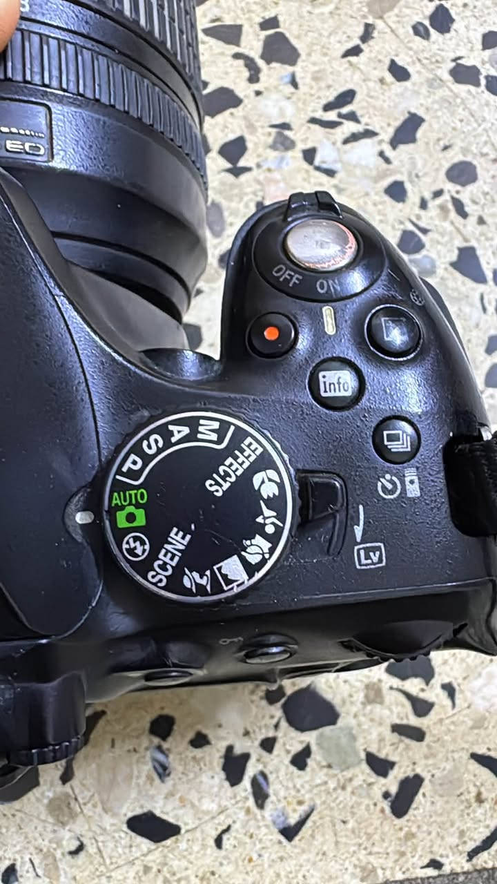 نيكون 5200 بيع او مراوس مع كاميرا
نضيفه الله شاهد سعر 250 بيها مجال 
عدسه 18-105
تواصل ***********

نص مكتوب في الصور:
- السلام عليكم
- نيكون 5200 نظيفه
- سعر خاص