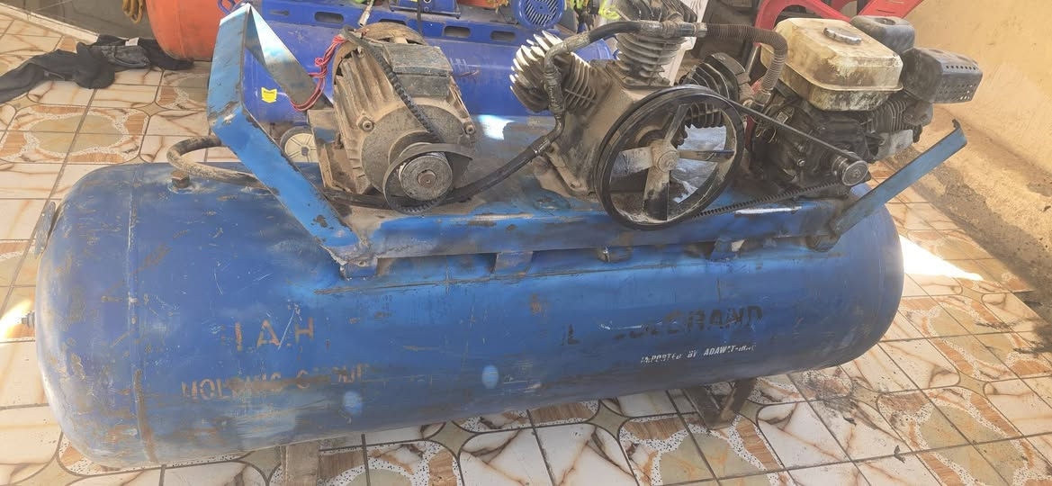 كنبريسر للبيع حجم ٥٥٠ عل فحص ثقيل ثقيل جدا  صناعه إيطالي  كهرباء اثريفيز وبانزين ضغط عالي الشراي يجي خاص او ينتصل عله الرقم ***********العنوان حله السعر انتصل وتدلل
