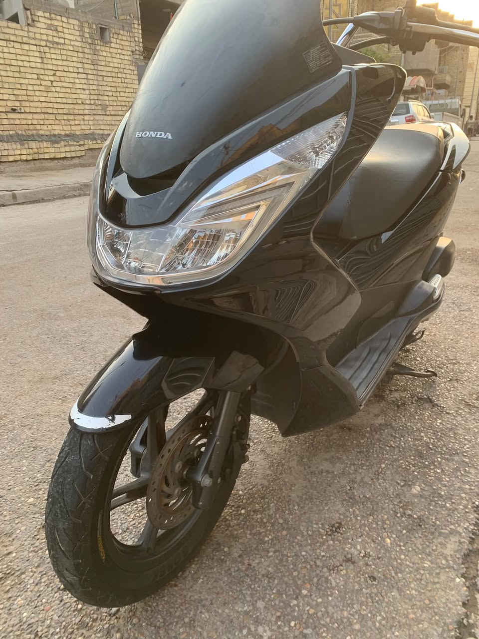 للبيع pcx جيل ثاني ياباني JF لون اسود شذره دراجه جديده بحاله الوكاله برغي ما مفتوح بيها مسويلها ادمه كامله ماشيه 44 الف دراجه ناعمه محرك 125 كدامك نضافتها دراجه  سويجين وي دراجه العنوان بغداد شراي يتصل ويدلل ***********
