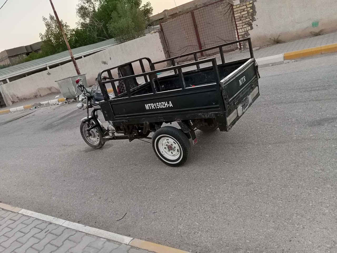 ستوته للبيع رقم اسود مكفول  شاصي مكفول بدي نضيف تايرات خطه مديل 9 اكسن كبس كهربايات شغاله نكره سلف مكينه نضيفه ناعمه ما مفتوحه اشاير شغاله ستوته نضيفه الرقم *********** 👉👉👉👉
