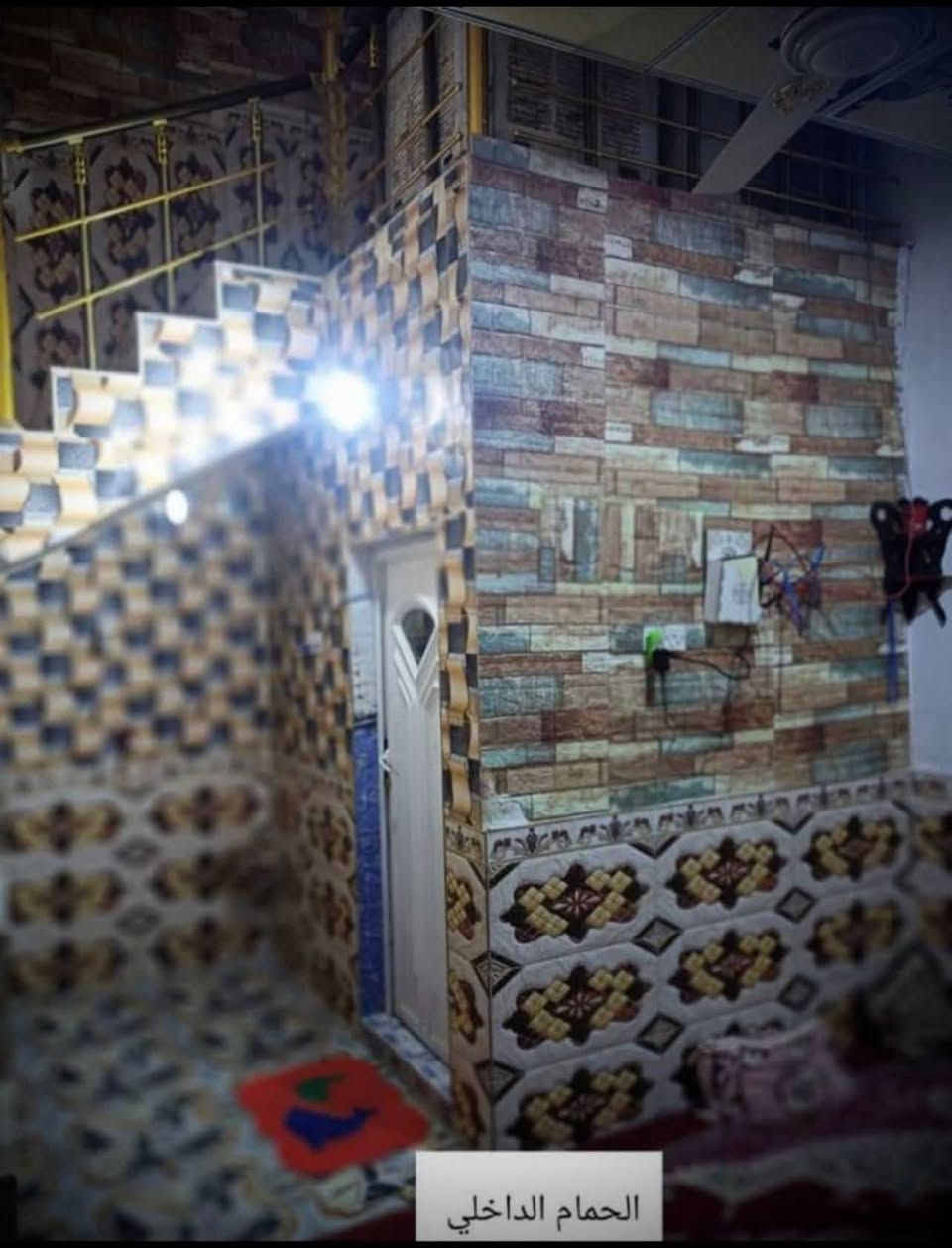 بيت للبيع مساحه 200 متر (طابو صرف)
طابق الاول يحتوي على غرفتين 2
 صاله واستقبال وصحيات ومطبخ 
 طابق الثاني بي غرفتين 2
خدمات ماي مجاري كهرباء 
( ناصريه اسكان صناعي حي الاسرى ) 
سعر 135 هاتف*********** رقمي بي وتساب

نص مكتوب في الصور:
- الاستقبال
- الغرف الصالة الثانية
- المطبخ
- الصاله الاولى
- الحمام الداخلي
