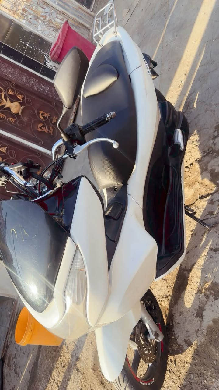 بيسي إكس الاجيل الأول ياباني استناد حساس مكينه ممفتوحه  حساس ازدحمات كهربائيات كله شغاله الدراجه مابيه نقص صوت المكينه جدآ ناعم المكان بغداد الشعب للاتصال *********** سعره 1,200,000 مليون وميتين الف
