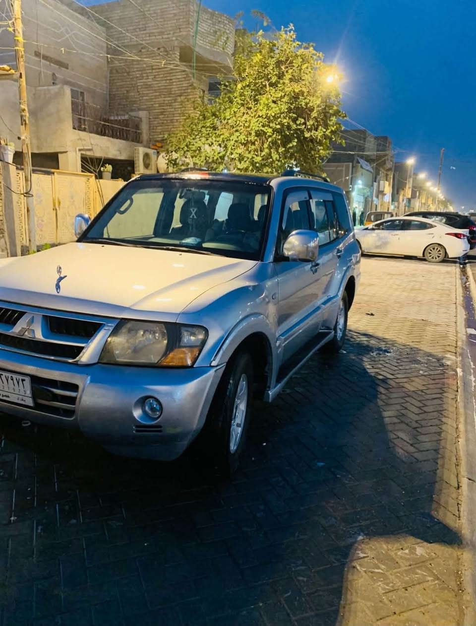 السلام وعليكم البيع باجيرو مكفوله كفاله عامه من الضربه والتبديل فقط صبغ جاملغ وبنيد اثر جراد السياره جاهزه محرك 3000 تبريد
3قطع شاشه تاب كامره دواره موديل 2006 بسمي سنويه رقم بغداد
السعر 90 بيه مجال  البيع مستعجل الشراي يتصل ***********
