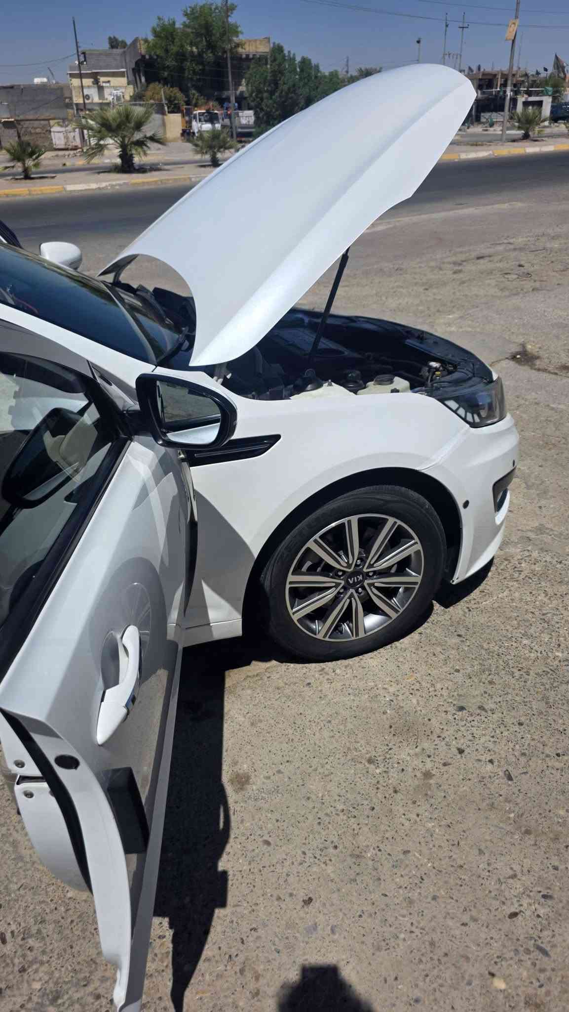 السلام عليكم🚘 للبيع كيا أوبتيما موديل 2013 🚘
✨ سيارة مرتبة وحالة جيدة
مكينة دوش 2400 
تدفئة+تبريد 
رقم بغداد
🎨 اللون: أبيض
📋 السيارة مفحوصة، وحالتها موضحة بتقرير الفحص، ويوجد بعض أعمال الصبغ والبارد حسب التقرير.
📞 للاستفسار والتفاصيل التواصل خاص أو اتصال.
***********
