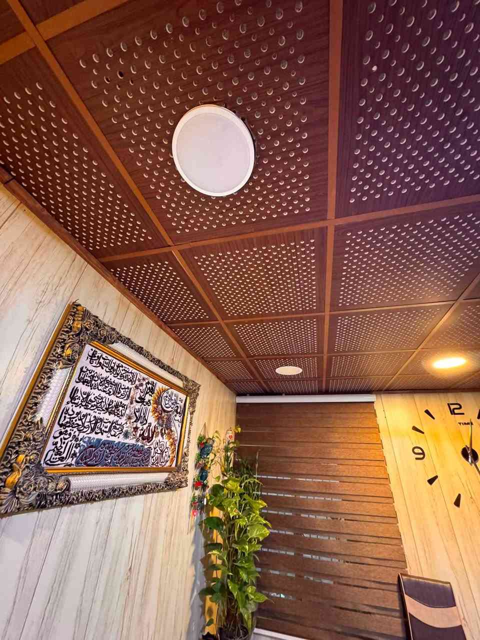 السلام عليكم و رحمة الله و بركاته
عندي تغليف جدار مستعمل بحالة جيدة 
ايراني درجة اولى ضد الكسر و الحرق 
غرفتين + مطبخ 
مع سقوف ثانويه جبس وليس بلاستك كما موضح بالصور 
مكاني بغداد -شورجة البياع 
*********** واتس اب فقط
