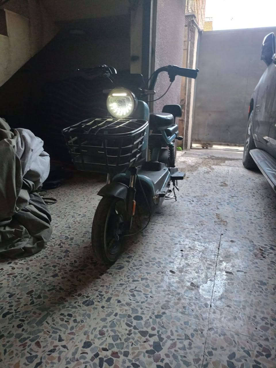 دراجة شحن أربع بطاريات مع شاحنه 
للاستفسار *********** 
الحريه شارع 30حي السلام
