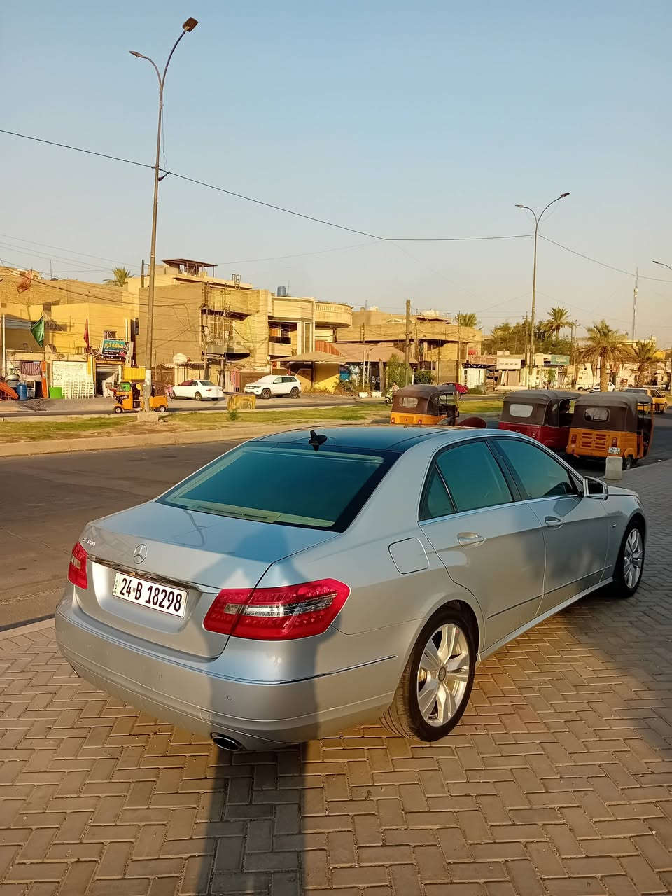 السلام عليكم  مرسيدس e350 w212
موديل 2012    

 ماشية 200 الف 

سنوية لل2027 رقم دهوك باسمي 

السياره مكفوله 

فول مواصفات  حساسات امامي خلفي صندوق كهربائي دخول ذكي ثلاث بردات شاشة بنوراما وبعد هواي موصفات تبريد قطعتين 

‼️السعر 20،000$‼️

📍مكان السياره بغداد 

📞رقم صاحب السيارة ***********
