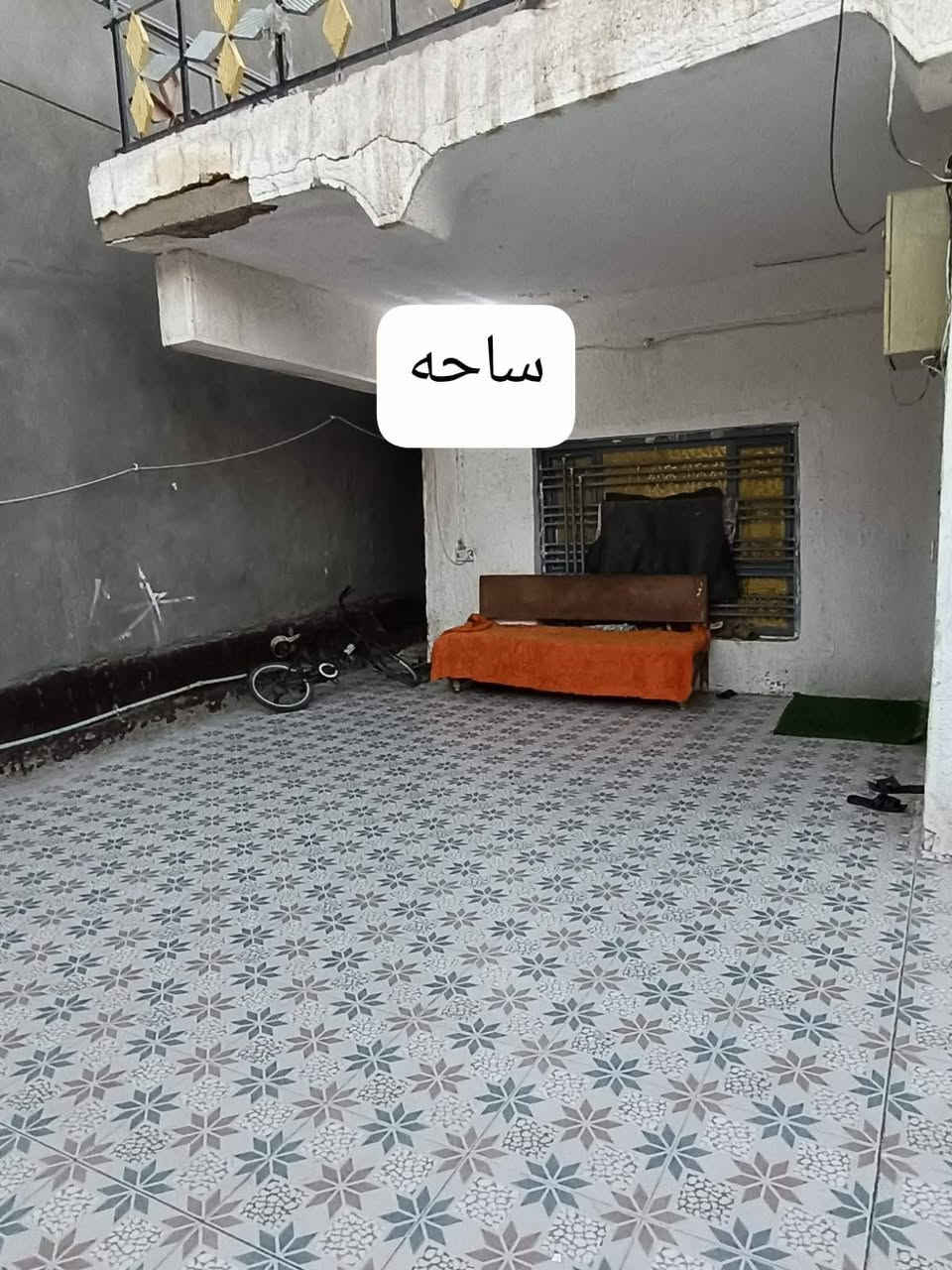 طابوصرف المساحة250م مسلح طابقين نظيف مرتب مجاور الركن كافة الخدمات السعر220
الطابق الاول غرفتين صالة استقبال مطبخ صحيات منور كراج سيارة مناور 
الطابق الثاني غرفتين صالة سطح***********
الديوانية حي العسكري قرب مدرسة العبير
