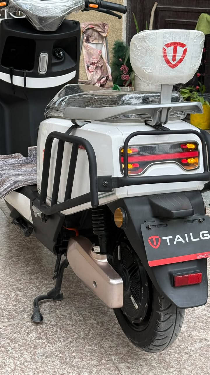 للبيع Talig تيسلا ابو درع . الدراجة كلش حلوه ونضيفه بحالة الشركة ملف 2000 w نضام حماية من السرقه نضام رجوع للخلف الدراجة ضد الماء يعني لتخاف مواصفاته خير من الله 
ابيع ب مليون و 1150  وبيه مجال بسيط
مكاني الشعب بغداد  ممتواجد خاص فقط اتصال
‭***********‬
