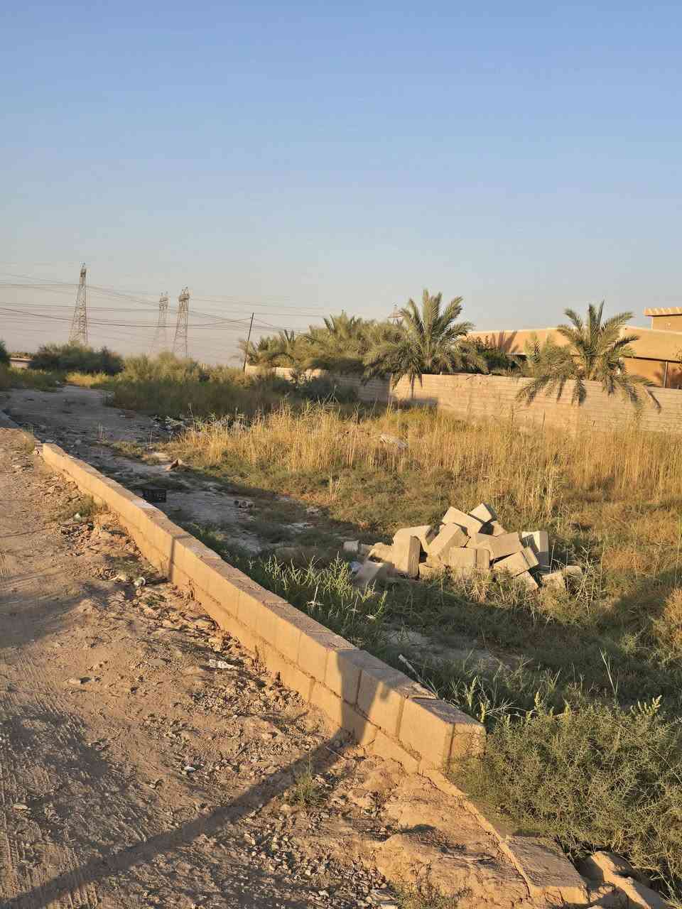 السلام عليكم
توجد قطعه ارض مساحه ٣٢٥ متر سند ٢٥ 
قريبه على الشارع العام الرابط بعقوبه خالص 
الأسود المحموديه بصف جمله بيت حراز
بل شارع مال الجامع احمد الصالح مقابيل بيوت دكتور ياس
***********
