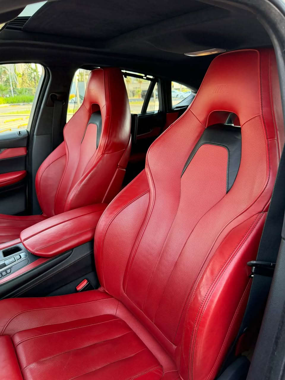 سلام عليكم
للبيع BMW x6m 
موديل :2015
محرك :v8 twin power Turbo 🚀🚀
محرك : s63
قوة حصان :575hp 🐎🐎
سيارة : M Power بلاد
عداد: 330km

…………………………………………..
بصمة 
سلايد
صقف: شامو
ابواب شفط
ابواب بصمة
ابواب بردة
كشنات هيتر🔥
كشنات تبريد ❄️
كشنات كهرباي
رادار امامية 
تحديد سرعة
لايت :BMW Adaptive LED
صندوق كهرباي
سماعات:🔊🔊BANG&OLUFSEN
كامرة:360’
تبريد ثلج ❄️ 
نظام : M1.M2
نظام: sport.Efficient.sport Plus
نظام :m power
…………………………………………………………………..
سيارة جديد
ماشية: 70 الف 
بدون صبغ مكفول
سيارة وكالة عروش اربيل 
سيرفس كل بشركة bmw
ضمان :  2 سويج
كير محرك بشرط 
كهربائية كل بشرط
صدر بشرط
سيارة جديد 
رقم اربيل جديد
فحص هزة جديد

……………………………………………………………………
سعرة:300$ ورقة
مكان : اربيل 
رقم تلفون 
*********** 
***********
