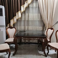 ميز طعام • ٤كراسي • نادر الاستعمال