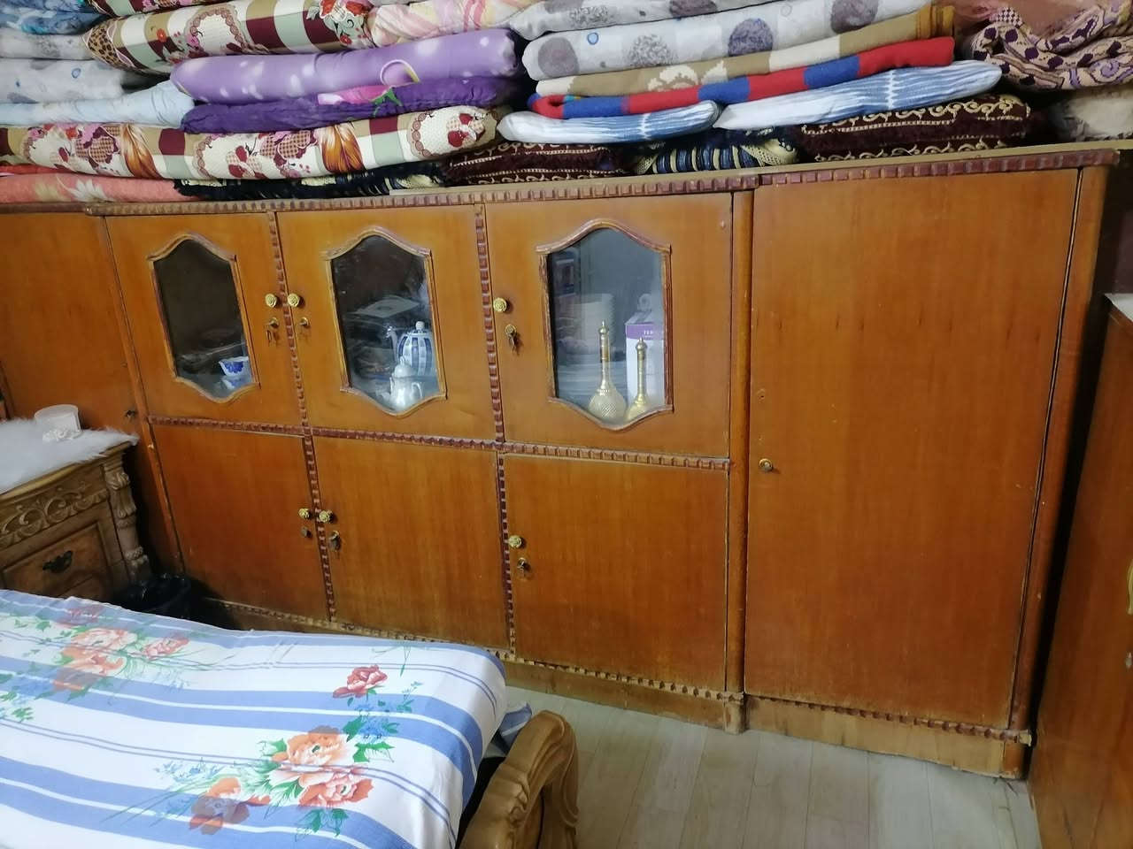 السلام عليكم غراض منزل للبيع غرفة أخشاب ماليزي الأصلية ٦بيبان +بوفية ٣متر +دواشك أبو النفر العدد١٩ +بطانيات العدد ١٢+بلازما عدد ٢ ألي حاب يتصل على هذا الرقم *********** أو يتفظل خاص العنوان ديوانية حي رفعت
