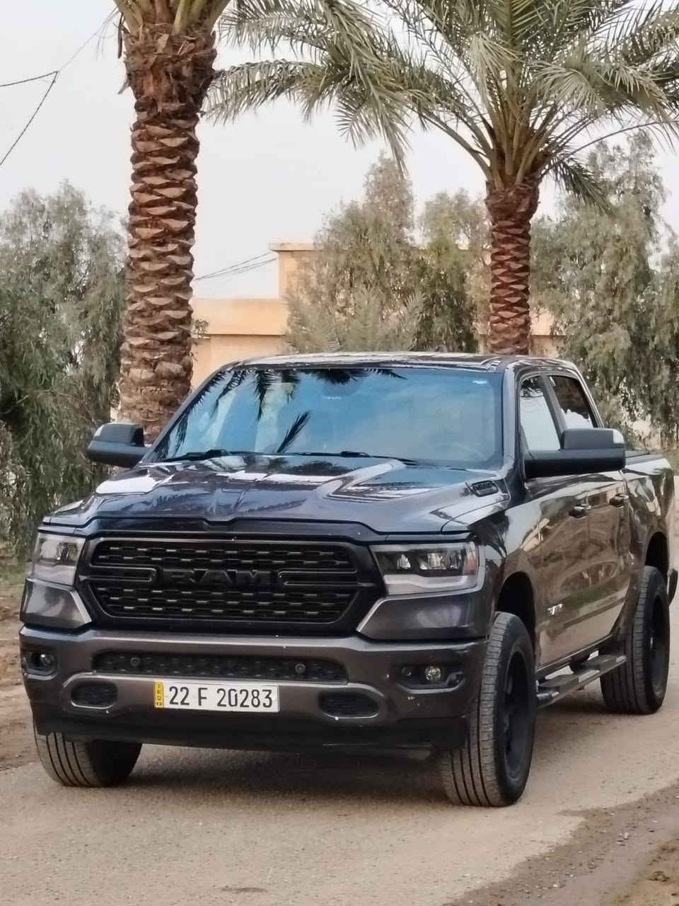 رام (RAM 1500) بك هورن - لون فيلي مميز
الموديل: 2022

الممشى :65000km

الفئة: بك هورن (Big Horn) مع مظهر Night Edition الرياضي المطفأ

رقم السيارة: أربيل (تحويل مباشر) 

​📋 المواصفات والتفاصيل الأساسية:

​المحرك: هيمي (HEMI V8) بسعة 5.7 لتر، يولد قوة 395 حصان (قوة وعزم جبار مع نظام اقتصاد الوقود eTorque لزيادة الكفاءة).

​ناقل الحركة (القير): أوتوماتيكي من 8 سرعات (تحويل بنظام القرص الدائري الذكي).

​نظام الدفع: دفع رباعي (4x4) مع خيارات تحكم كاملة للطرق الوعرة والسريعة.

​اللون الخارجي: لون فيلي (Steel Gray) مميز وأنيق، مع شباك أمامي ولمسات رياضية باللون الأسود المطفأ.

​الغرفة والداخلية:  (Crew Cab) واسعة جداً، مقاعد مخمل مخيطة باللون الأسود بحالة مميزة جداً.

​✨ الإضافات والميزات الخاصة بالسيارة:

​شاشة وسطية تدعم نظام Uconnect الحديث مع بلوتوث وأنظمة اتصال الهواتف الذكية.

​حساسات كشف النقاط العمياء (Blind-Spot Monitoring) مدمجة بالمرايا الجانبية.

​نظام تدفئه للستيرن والمقاعد الاماميه  

​كونسول وسطي ضخم يحتوي على منافذ شحن سريعة متعددة (USB و Type-C) مع منفذ كهرباء منزلي 115V خلفي.

​مقود جلد مطرز يحتوي على تحكم كامل (مثبت سرعة، أوامر صوتية، والتحكم بشاشة العدادات).

​دواسات جانبية (Side Steps) بلون أسود مخصص.

​

مكان السيارة (صلاح الدين)

للاستفسار الاتصال على الرقم(***********)
