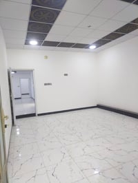 هيت الحي العسكري • طابق ثاني • درج معزول