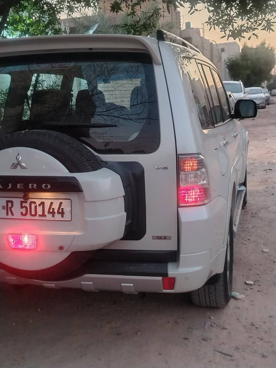 باجيرو حبتور 2014 فول مكفوله من كلشي ماشيه اقل من الميه سياره لكطه بل لايلون مكينه حداديه كير كله فول جديد للتواصل ***********
