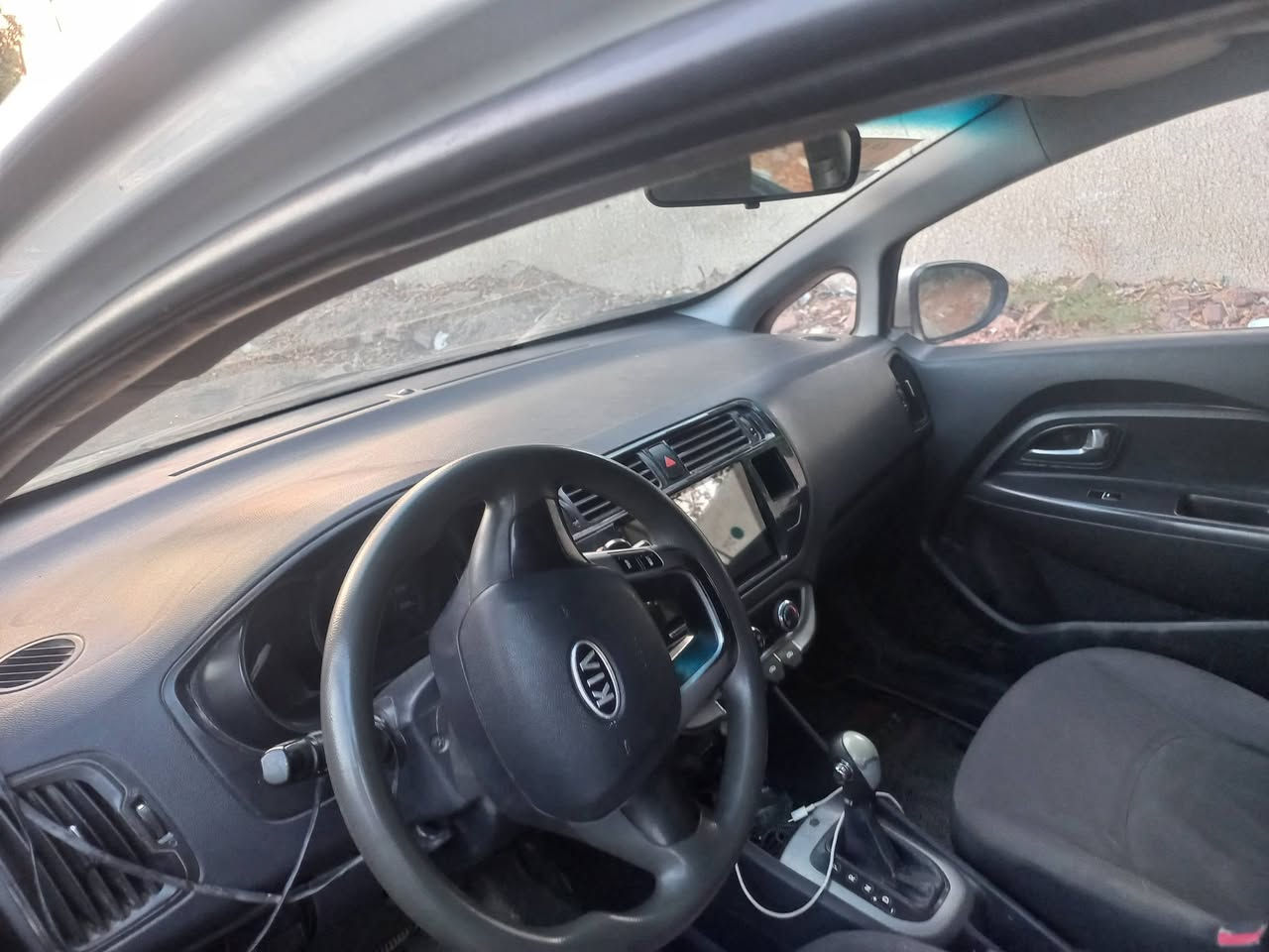 كيا ريو ٢٠١٢ خليحي بيها بس حادث جاملغ  خلفي بدون دواخل جارده السياره محرك ١٦٠٠ دوش مكاني بغداد الدوره السعر ٥٨ وبيه مجال ***********
