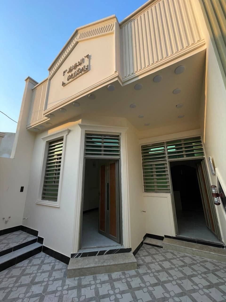 🏠 بيت بناء حديث درجة أولى للبيع – جاهز للسكن
📍 الموقع: البصرة – أبي الخصيب – طريق الوسطي، قرب المدرسة الصفره

📐 المساحة: 110م²
📝 الطابو: زراعي باسم عراقي أصولي
📄 سهم أو نسخة + وكالة
👤 صاحب الأرض عراقي حي يُرزق

يتكون من:
🛏️ غرفتين
🛋️ صالة
🏡 ديوان
🍳 مطبخ
🌿 طارمة
🚿 صحيات داخلية وخارجية

✨ البيت جاهز من كل شي وموقعه مميز
💧 ماء | ⚡ كهرباء | 🛣️ شوارع مبلطة
🏫 مدارس قريبة | 🛍️ مراكز تسوق
🔐 منطقة هادئة وآمنة

💰 السعر: 70 مليون
🤝 قابل للتفاوض

📞 للتفاصيل: ***********
***********
