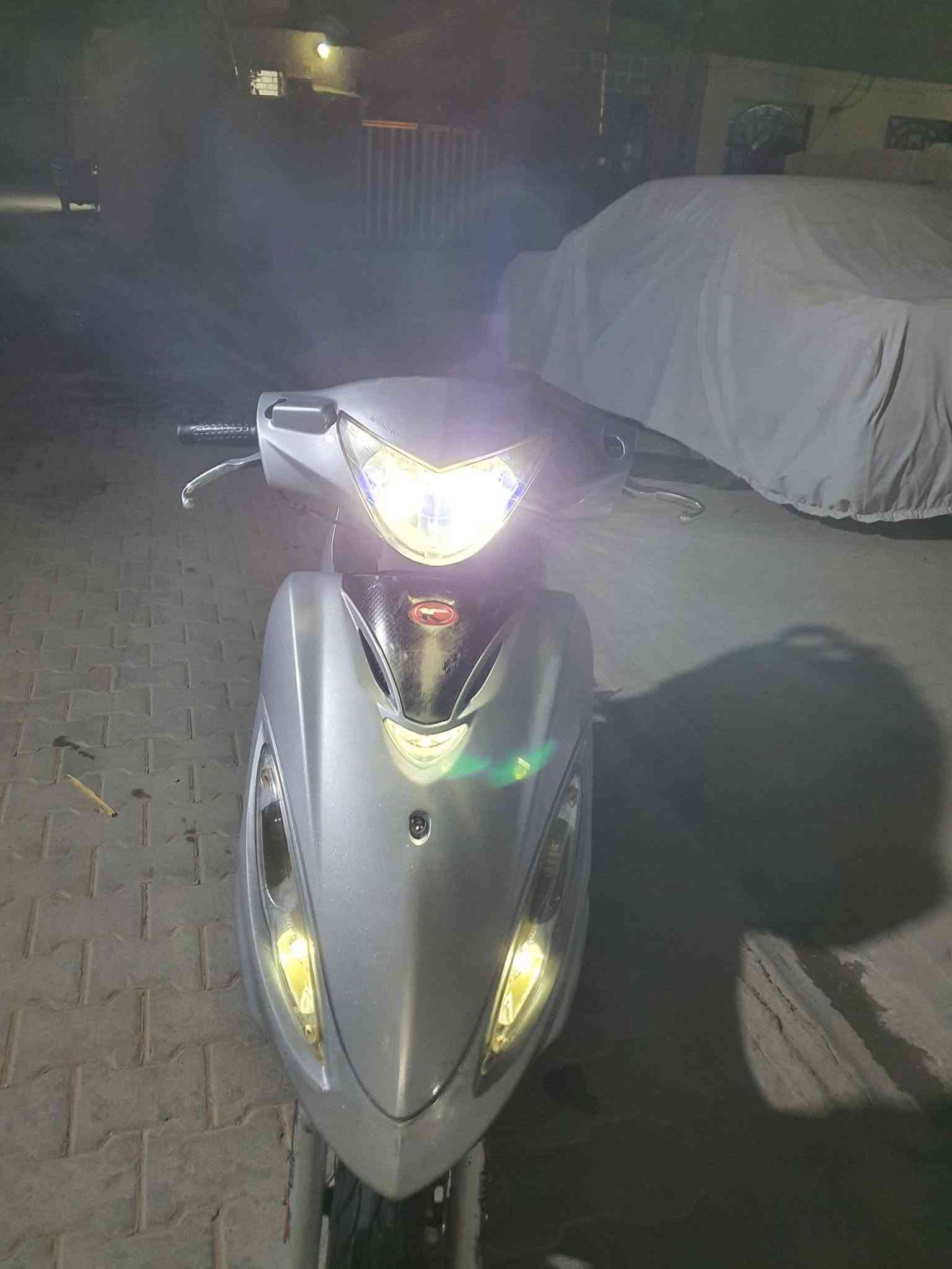 السعر 750بيها مجال
كامكو جي 4 مكينة مامفتوحه شوفة العين النضافه يشهد الله حاوية تخم كامل زنون رون زوج تايرات جدد بعدهن بخطتهن دبلات جدد كفرات شخط مابيهن تجي وتفحص مضمومة بالبيت مامتفرغ 
مكاني النجف الكوفة 
اتصل أو واتساب ***********
