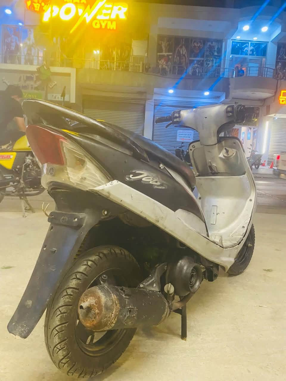 سعر٤٠٠وبيه مجال حك الجيه 
السلام عليكم ماكس منغولي الدراجه بباديه    مامفتوح برغيه منه بوشه٤٩كفرات بلاد الدراجه مولحه 
شلعه ومعدل طيران كله شغاله سلف هندر أساير سكن كيج سرعه  كيج بانزين مكاني ديالئ بعقوبه ***********
