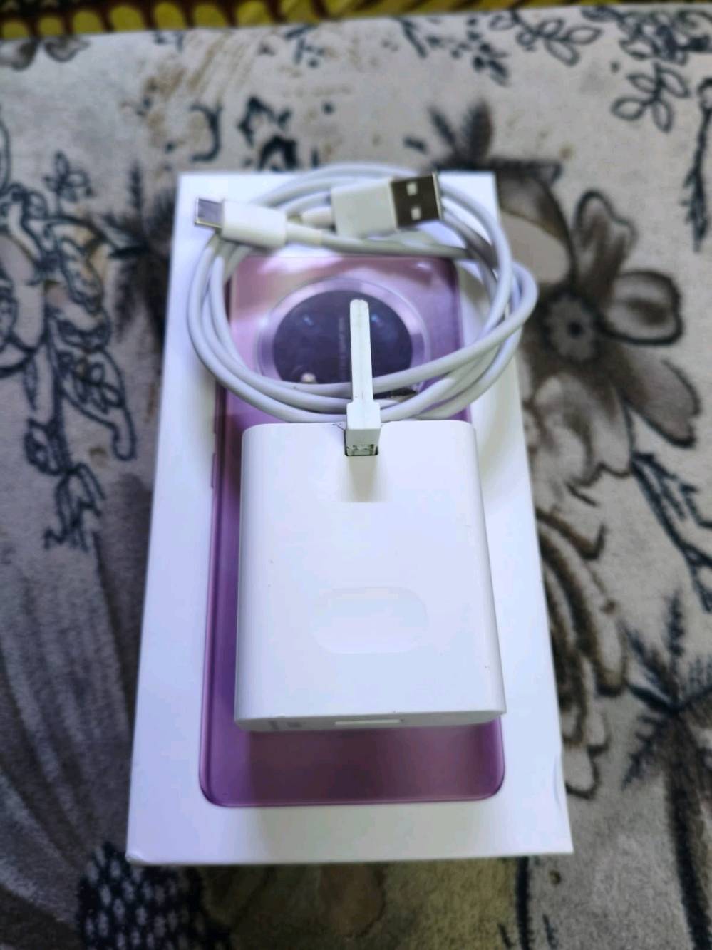 جهاز هونر x9c 5g ذاكرة 256
الجهاز شكد الرام بالضبط؟ 12 لو 8؟ وإذا بيه زيادة تخزين أو إصدار معيّن اذكره.: 
ذاكرة 256 والعشوائية8+8
حالة الجهاز شلون؟ بيه خدوش أو كسر أو أي مشكلة بالشاشة/البطارية/الكاميرا؟: 
الجهاز نضيف لايوجدخدوش عليه 
هل الجهاز بعده عليه ضمان أو فاتورة؟ ومفتوح/مبدّل بيه أي قطعة لو لا؟: 
جهاز نضيف كلش 
شنو المرفقات اللي راح تنطيه ويّا البيع: الشاحن الأصلي، الكيبل، الكرتون، الجراب؟: 
كارتون والشاحن والكفر
وين موقعك بالضبط حتى المشتري يگدر يفحصه قبل الشراء؟ وهل السعر قابل للتفاوض لو نهائي؟: 
البصرة/الحيانية