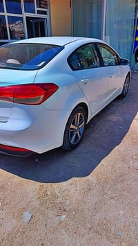 سيراتو 2017 خليجي محرك 1600 ماشيه 100 بيه صبغ قليل بل بنيد موضح بل صور...