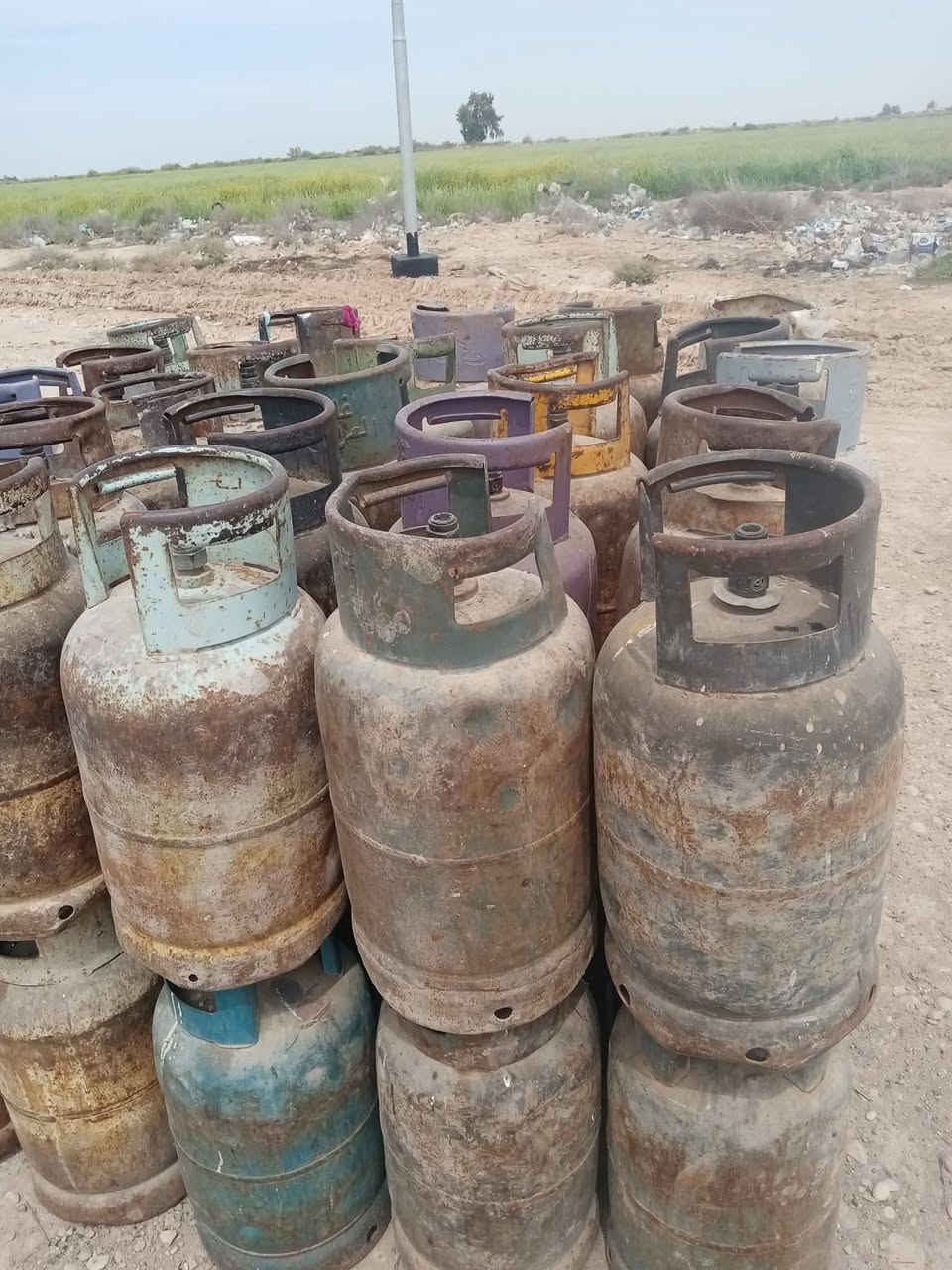 السلام عليكم اخوان متاح 50 دبه للبيع شرط كله عراقي اللي يريدهن انا بخدمته السعر 55 العنوان ديالى بعقوبه للاستفسار اكثر اتصل على هذا الرقم ***********
