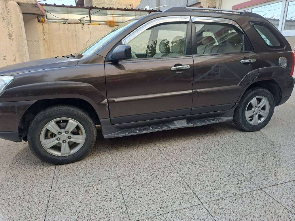 للبيع: كيا سبورتج 2010 - خليجي نظيف جداً 🚗
​المواصفات:
​الموديل: 2010.
​الوارد: خليجي.
​اللون الخارجي: جوزي (بني).
​اللون الداخلي: بيجي.
​المميزات: فتحة سقف، شاشة أيباد 
​اللوحات: رقم أربيل، السنوية والارقام باسمي ومجددة لغاية 2028.
​الحالة العامة للسيارة:
​الصبغ: السيارة مكفولة من الصبغ تماماً.
​الملاحظات:
​يوجد تكحيل بسيط جداً في (الجاملغ، البنيد، والباكلايت).
​جرد خفيف جداً في البنيد (موضح بالصور).
​تعديل بارد بمقدار شبر واحد في باب السكن.
​السعر المطلوب: [١٠٧]

الموقع: اربيل:بنصلاوة

​للتواصل والاستفسار:
📞 *********** أربيل, العراق
