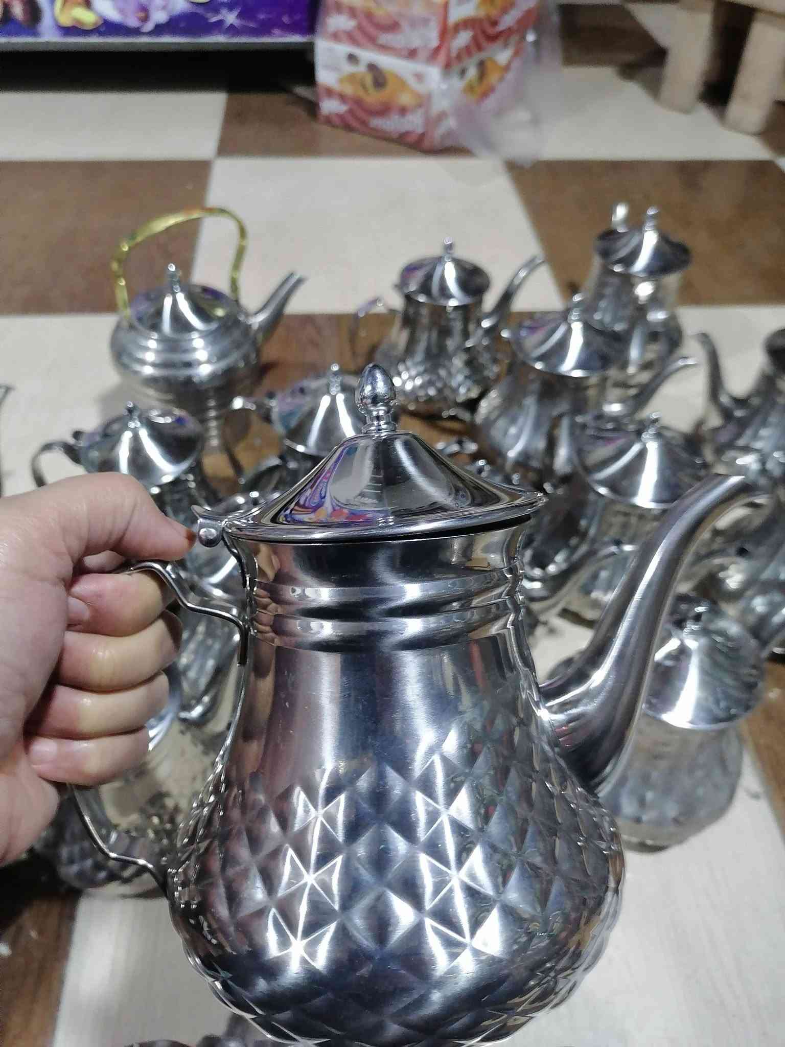 لا توجد تفاصيل

نص مكتوب في الصور:
- قوري حجم لترونس بسعر ٨ الاف
- لترونص بسعر 8 الاف لترين بسعر 10 الاف
- قوري لترين بسعر ١٠ الاف
- قوري استيل اصلي بسعر 10 الاف