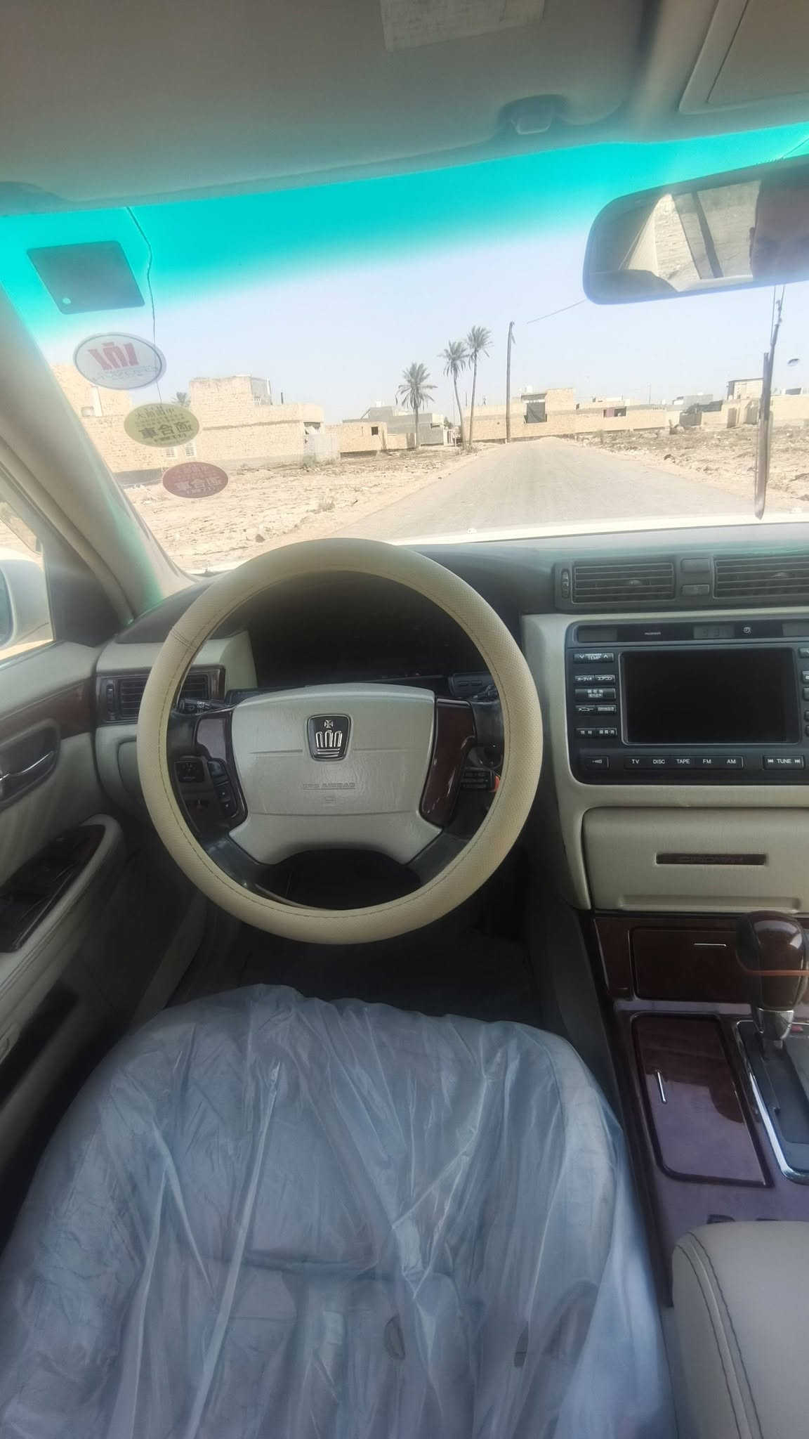 سلام عليكم كراون للبيع فقط بدون مراوس
سيارره مفحوصه ومدفوع كمرك وضريبه وكامله قرصه بل جكمجه ضاله بس عله فلوس الرقم سياره كفاله عامه حته من البارد خضراوي طوخ تحويرت نجف فوك وجوه شرط سياره طك فلين وحله من الصور 

موديل 2002
شاصي 75 
كرستال اصل 
ديفور الكبير 
داخل جلد 
تبريد ثلج 
3دكم 
ويل حاويه نجمه 
حداديه وره وكدام كارتون 
اريل اصلي 
بعد هواي شغلات يعرفونه الجنايه
السعر ب 118وبيهه مجال بصيط ***********
