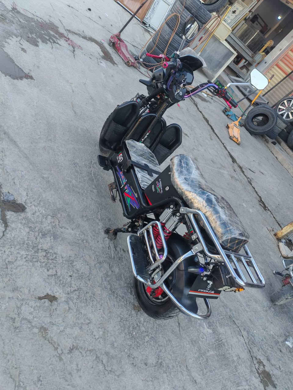 متاح جبلي موديل 25 نضافه كدام عينك كل نقص مابي يرهم 5 ويرهم 6 حالين كشر بدون بطاريات كامل عد البطاريات مابي سعر 300   وبي مجال ***********
