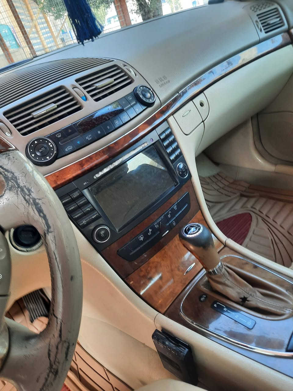 من رخصت الادمن المحتر مرسدس ام عيون ٦ سلندر رقم بغداد لون ابيض خليجي  ٢١١ مدل ٢٠٠٣كير مكينه اكسل لاتنقيص ولاتبخير بشرط تدفئه تبريد قطعتين سلايت طكتين فقط البرده الخلفيه ماطورهه عاطل هذا رقمي *********** واتساب بي مكان السياره كوفه السعر دفتر   و ٥ ورقات يعني ١٠٥ وبيهه مجال للطيبين
